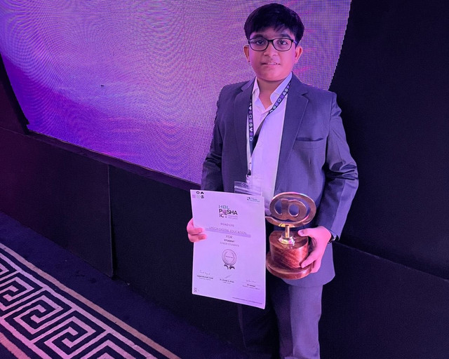 ๐๐๐ ๐ฃ@๐ฆ๐๐ ๐๐๐ง ๐๐๐ฎ๐ฟ๐ฑ๐ ๐ฎ๐ฌ๐ฎ๐ฑ Makshoof Runner-up โ Road Eye (Smart Mobility & Infrastructure) ๐๐๐ ๐ฃ@๐ฆ๐๐ ๐๐๐ง ๐๐๐ฎ๐ฟ๐ฑ๐ ๐ฎ๐ฌ๐ฎ๐ฑ Makshoof Runner-up โ Road Eye (Smart Mobility & Infrastructure)